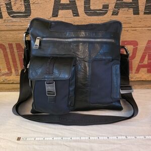 Piquadro Black Leather Messenger Bag